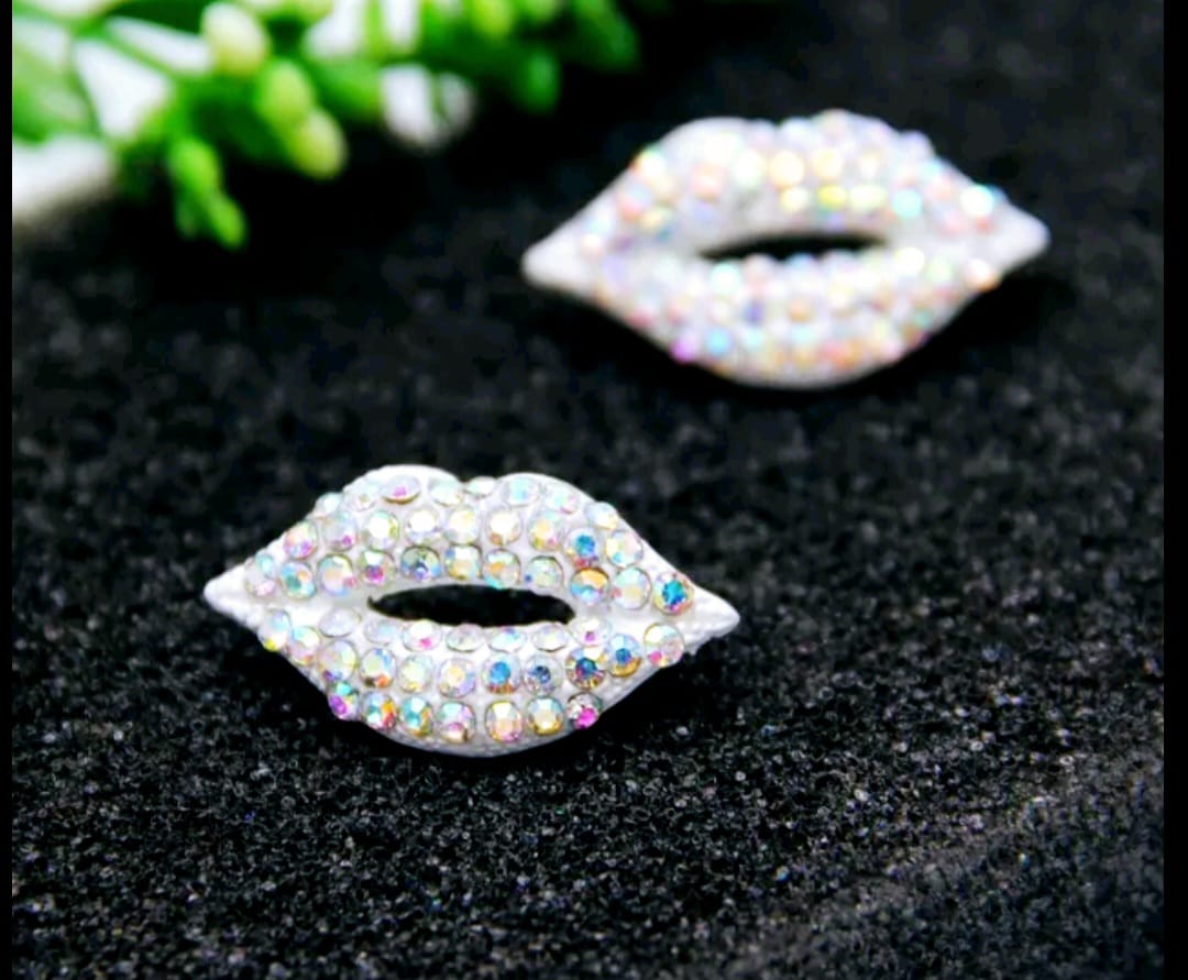 Rhinestone Lips Stud Earrings